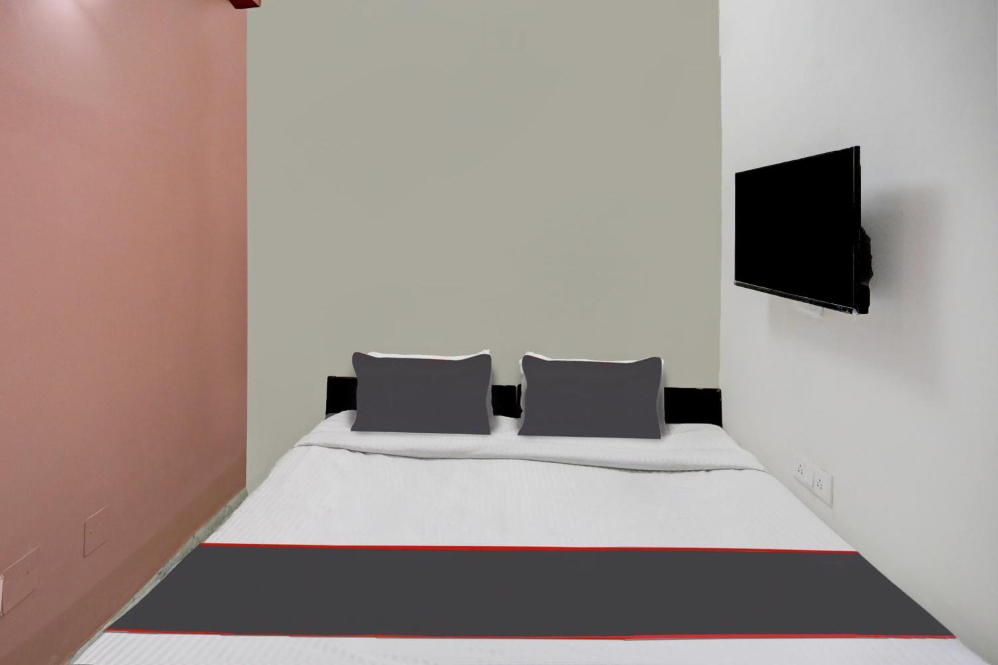 Super Capital O Uk House Residency Hotel Gurgaon Exterior photo
