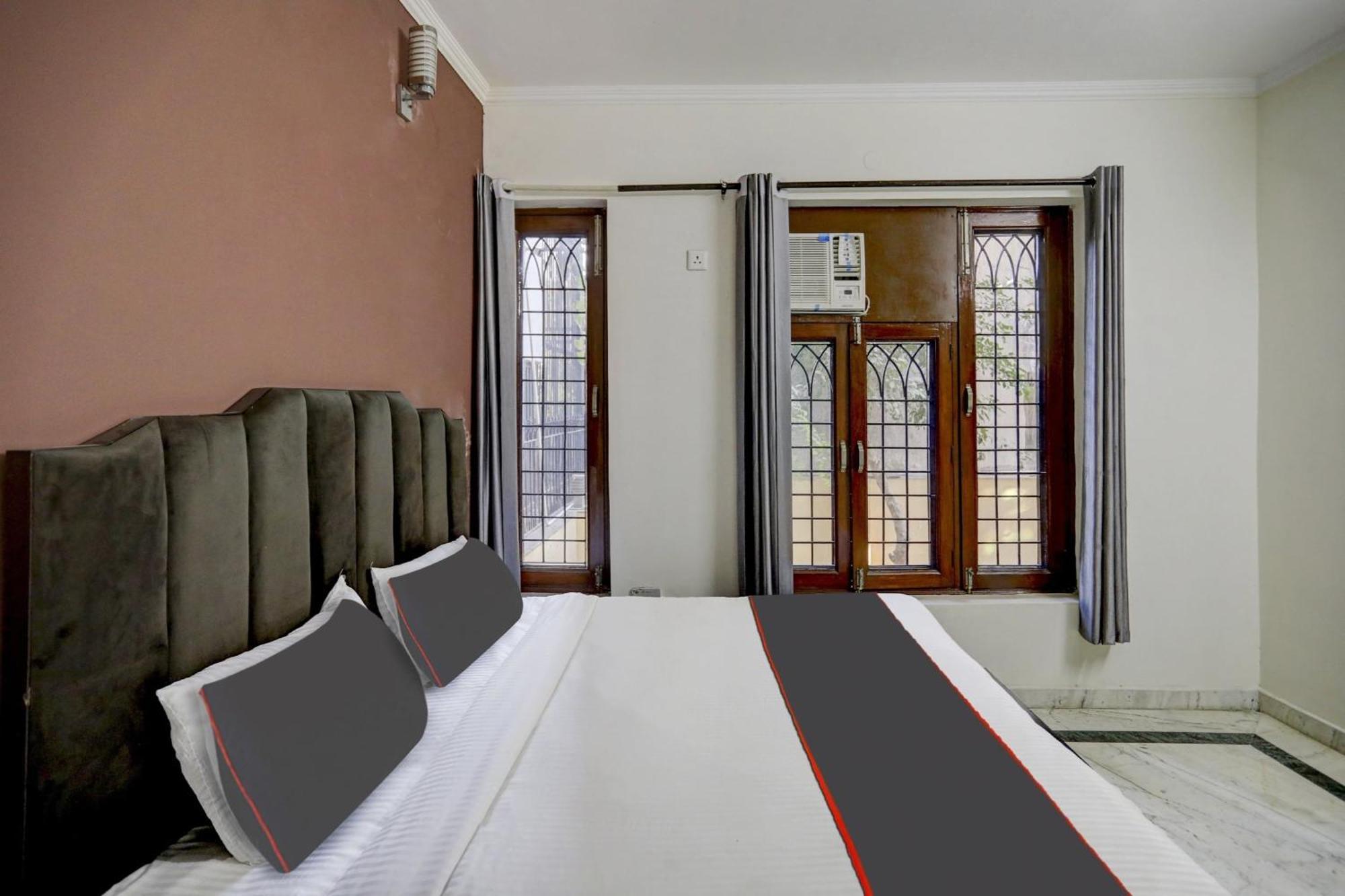 Super Capital O Uk House Residency Hotel Gurgaon Exterior photo