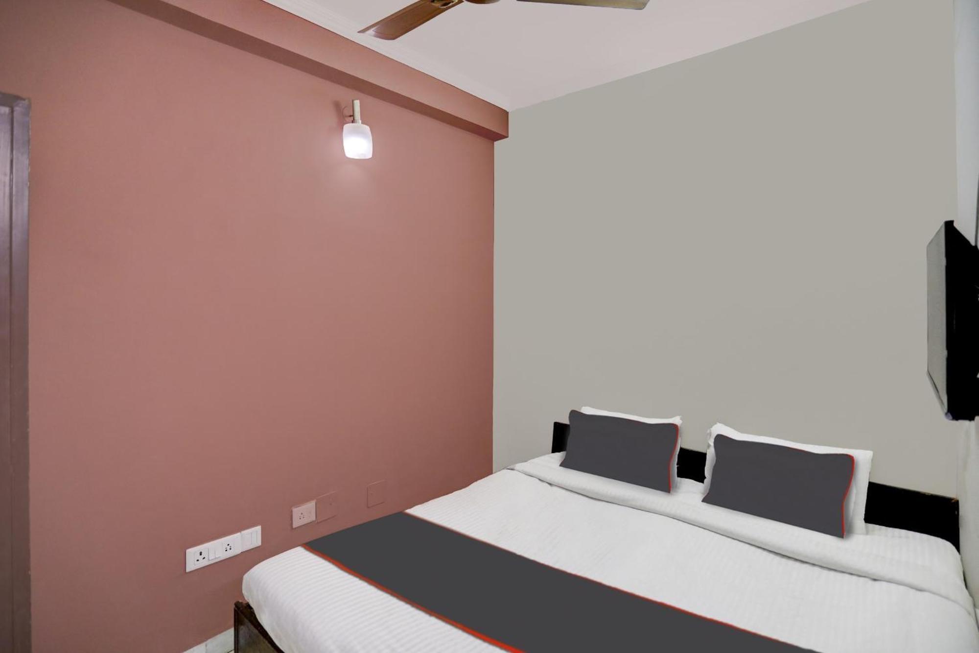Super Capital O Uk House Residency Hotel Gurgaon Exterior photo