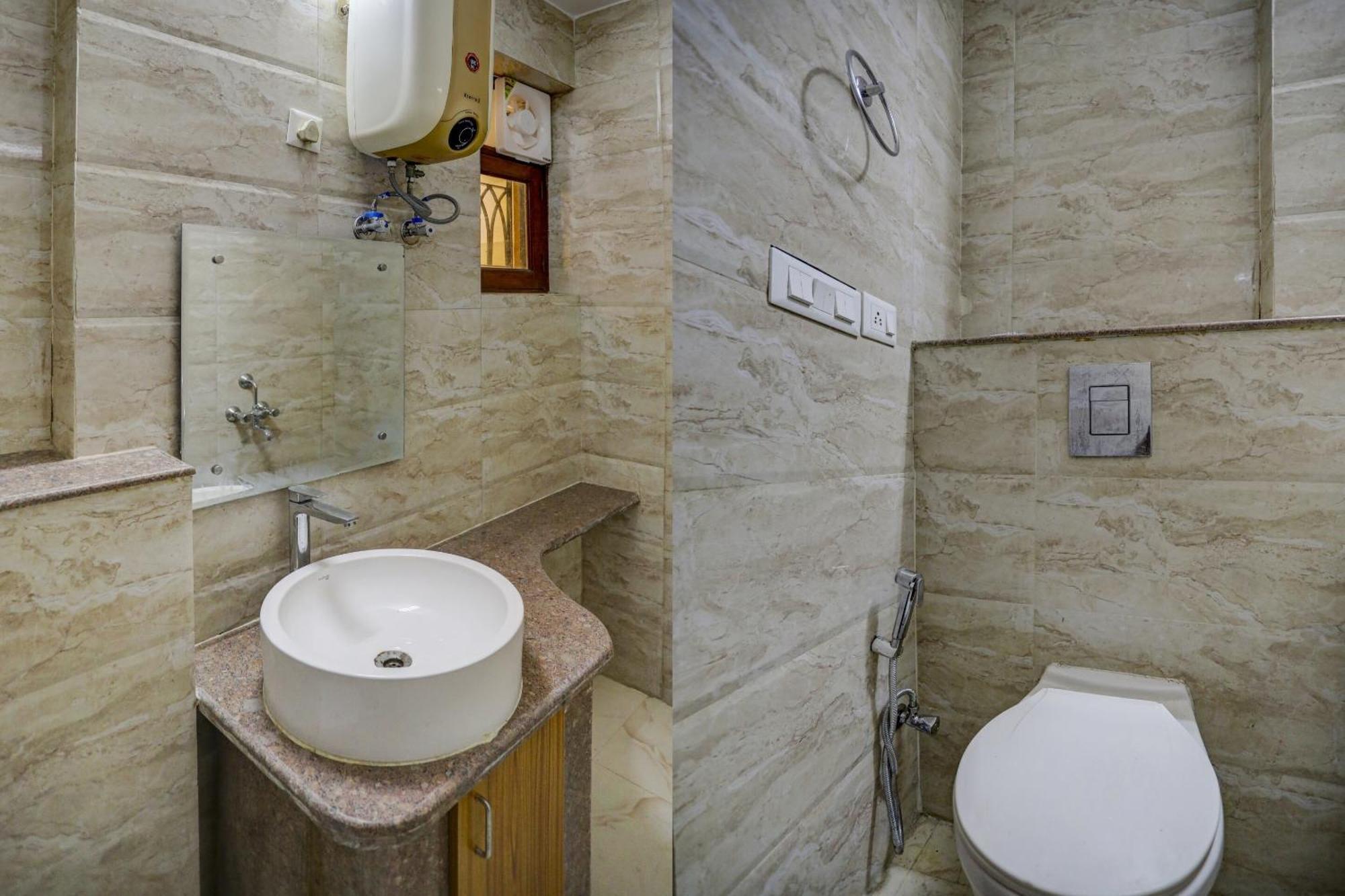Super Capital O Uk House Residency Hotel Gurgaon Exterior photo